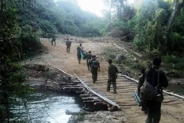 ကမ်းသာယာကမ်းခြေကို တပ်ဆုတ်လာတဲ့ မင်းအောင်လှိုင်တပ်တွေ အရပ်ထဲမှာ အရက်၊ ဘီယာ ရသလောက် ဝယ်ယူစုဆောင်းနေ