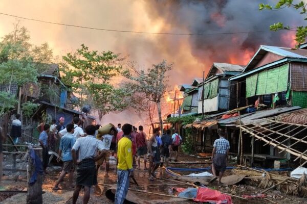 ရမ်းဗြဲမြို့နယ် ကျောက်နီမော် လေကြောင်းတိုက်ခိုက်ခံရမှု လူ ၄၀ ကျော်သေဆုံးပြီး နေအိမ် ၅၀၀ ကျော်မီးလောင်ပျက်စီး