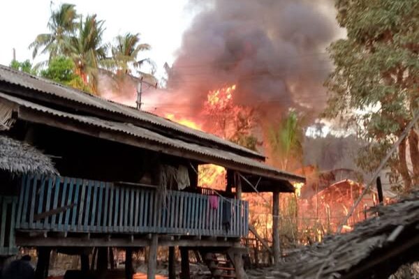 ကျောက်ဖြူဉီးကင်းရွာ အနီးစစ်ကြောင်းထိုးလာတဲ့ စစ်ကောင်စီ တပ်ကို AA ဝင်တိုက် ၃၀ ကျော်သေဆုံး