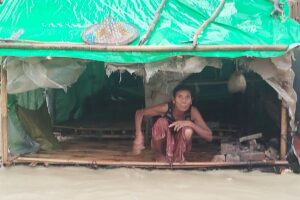 ရခိုင်မှာ မိုးဆက်တိုက်ကြီးနေ ပုဏ္ဏားကျွန်းက စစ်ရှောင်နေရာတွေ ရေနစ်မြုပ် အကူအညီတွေလိုအပ်