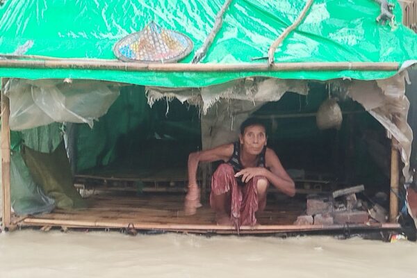 ရခိုင်မှာ မိုးဆက်တိုက်ကြီးနေ ပုဏ္ဏားကျွန်းက စစ်ရှောင်နေရာတွေ ရေနစ်မြုပ် အကူအညီတွေလိုအပ်
