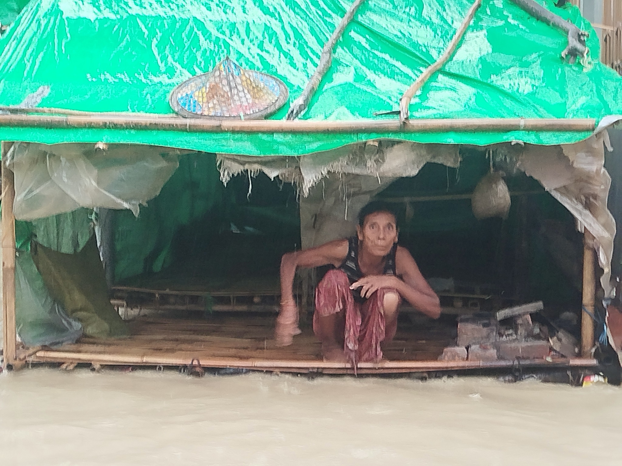 ရခိုင်မှာ မိုးဆက်တိုက်ကြီးနေ ပုဏ္ဏားကျွန်းက စစ်ရှောင်နေရာတွေ ရေနစ်မြုပ် အကူအညီတွေလိုအပ်