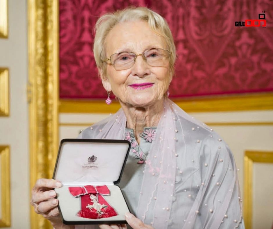 ငပလီကမ်းခြေက အခမဲ့ အဂ်လိပ်စာသင်တန်းကျောင်း တည်ထောင်သူ” မာမီဆူး” တော်ဝင်မိသားစုက ချီးမြင့်သည့် MBE ဆုကို ရရှိ