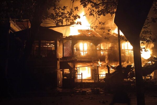 သံတွဲ မြို့လယ်ခေါင်ကို ဗုံးကျဲခံရမှုဓာတ်ပုံ